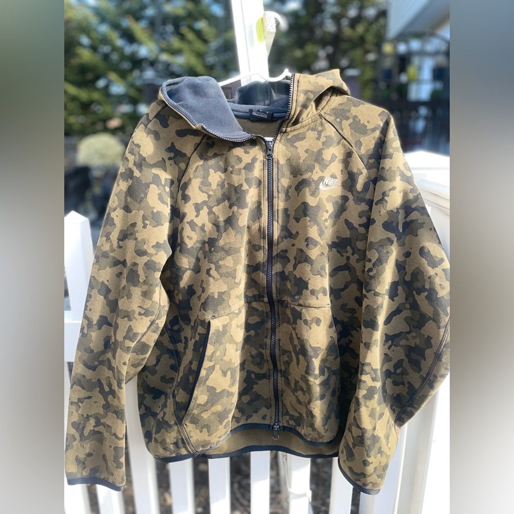 Nike tech fleece men’s camo full zip hoodie large